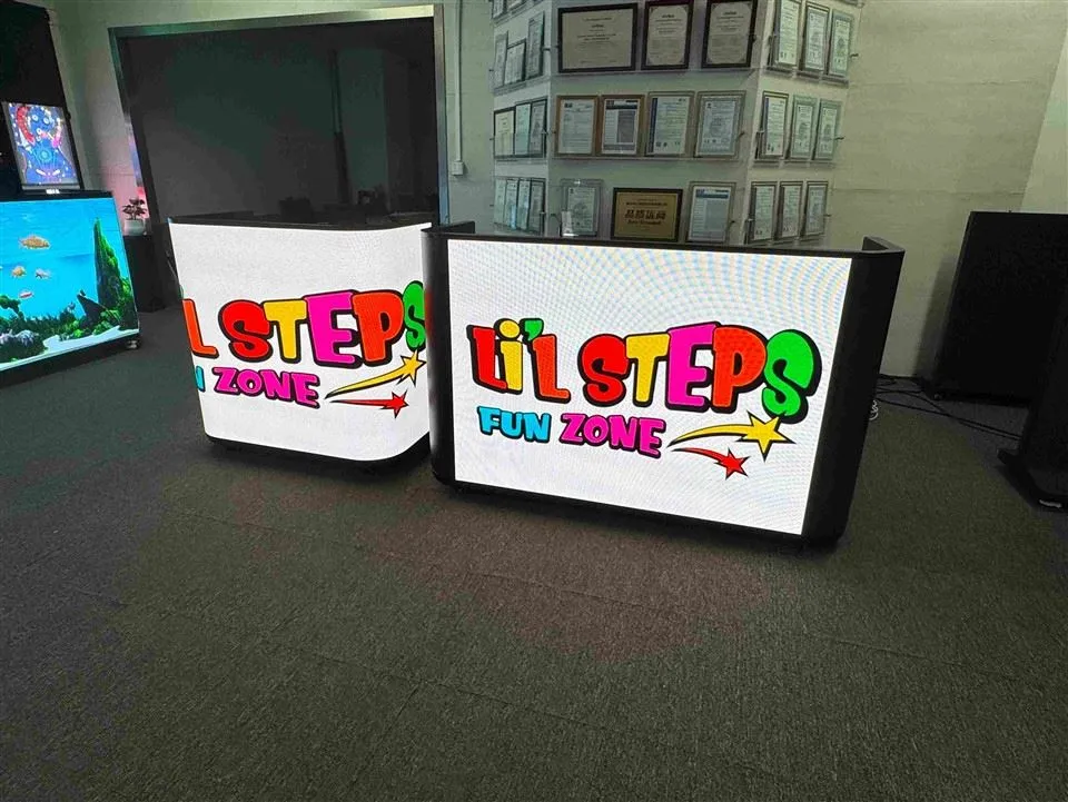 Cabina DJ portatile con schermo video wall a LED